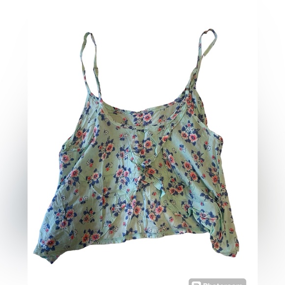 Women’s Hollister Flowy crop cami top - Picture 2 of 3